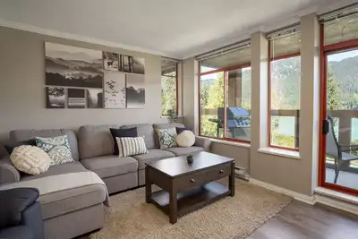 Image de 2br | Nicklaus North Clubhouse | King Bed | Lake and Mountain View | Private Patio w/ Bbq