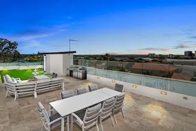 Image de 4Level Luxury with Rooftop Oasis with City Skyline views