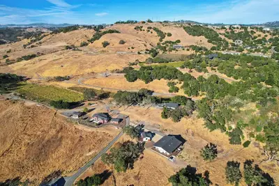 Image de The Vineyard Estate at Paradise Ridge by Kohmsa