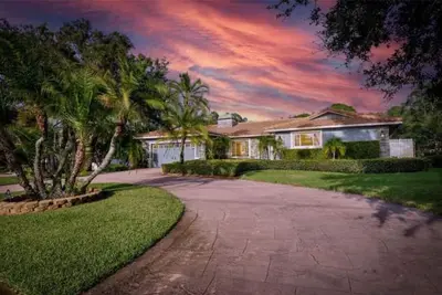Image de Spacious 4-bedroom house in marvelous Tarpon Springs with Pool, WiFi, Ac