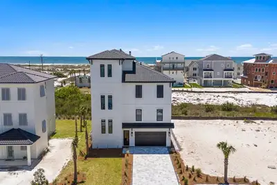 Image de Fins with Benefits: New Build, Beach Views, Outdoor Games, Hot Tub, Pet Friendly