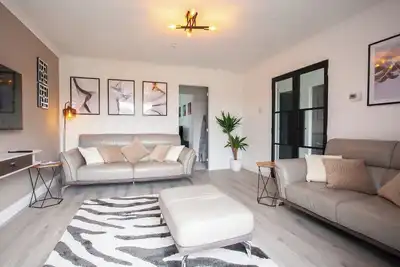 Image de Modern 3 Bed Flat Balloch