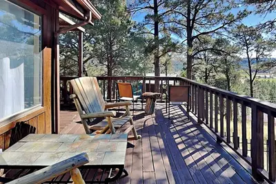 Image de Lowkeys Lodge | Hot Tub, Great Midtown Location