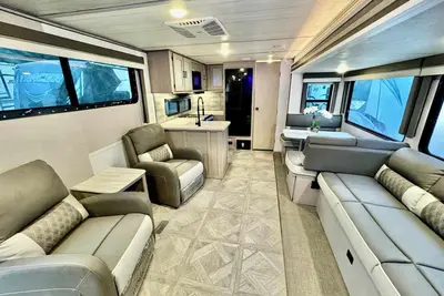 Image de Lakeside retreat just 5 minutes from Lakeside Village