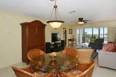 Image de Siesta Key Gem 2 Bed 2 Bath Condo with Full Views Steps to Beach