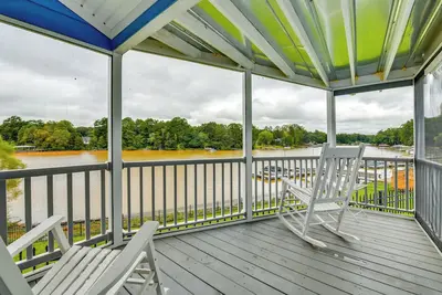 Image de Waterfront Lake Norman Cabin w/ Screened Porch!