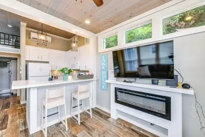 Image de Lake Norman Getaway w/ Pool Access + Kayaking!