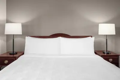 Image de 2 Suites in Modern Hotel w/ Fully Equipped Kitchens & Fireplace - Free Parking