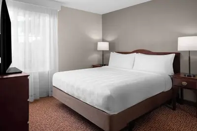 Image de Enjoy a Full Kitchen & Separate Living Area in 3 1br Suites - Ideal for Groups