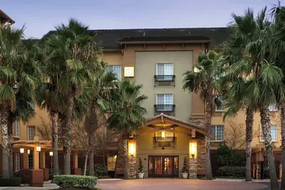 Image de 4 Comfortable Suites w/ Full Kitchen & Daily Fresh Cookies in Sacramento