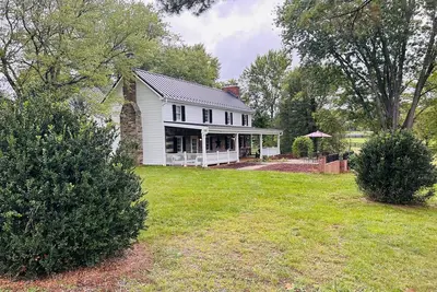 Image de 18th Century Historic Working Farm on 12 Acres