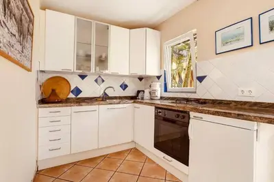 Image de Casa Verde Apartment 2 with private garden access to the pool.