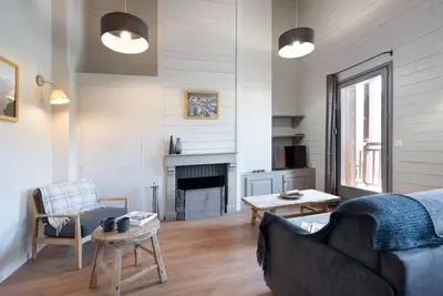 Image de 2ème étage, piscine, balcon, cheminée ou poêle à bois, télévision, casier à ski, 68m², Val Thorens
