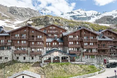 Image de À 100m des pistes de ski, 3ème étage, piscine, balcon, cheminée ou poêle à bois, télévision
