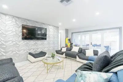 Image de Brand New 5 BedRM/5 Bth Pool Hm!