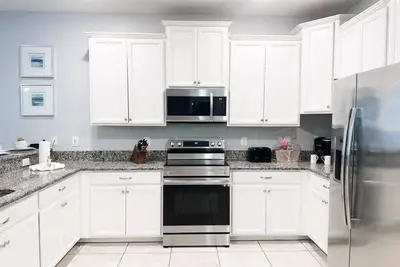 Image de Spacious 9 Bed Pool home with Game Room