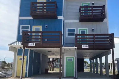 Image de Salty Life is a spacious townhome.