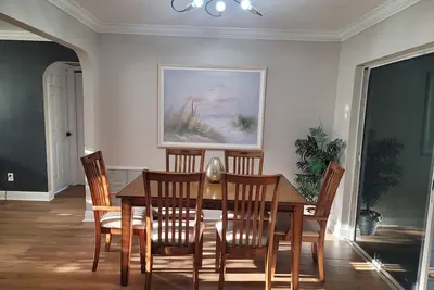 Image de Cozy stays W\/ huge yard & patio