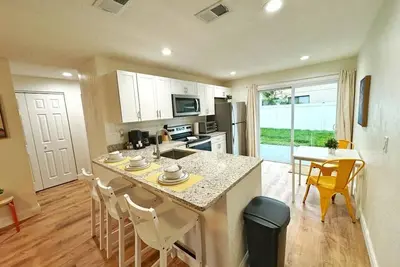 Image de New Gorgeous Sunshine-Up 6 Guests-Private Backyard