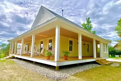 Image de Boutique Country Vermont Farmhouse Fully Remodeled
