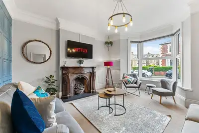 Image de Big 6 Bed house, 3 Bath, Parking