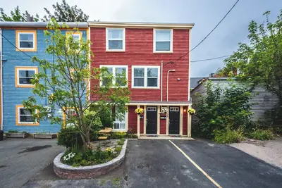 Image de Jellybean Dream upstairs apt: driveway, 4 bedrooms & near Bannerman Park!