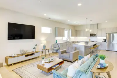 Image de Walk to Coachella: New Home w/ Private Pool!