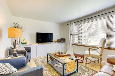 Image de < 1 Mi to Lambeau Field: Green Bay Home w/ Grill!