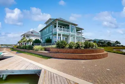 Image de Gorgeous coastal townhome, private patio and shared pool