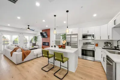 Image de The Urban Oasis - 3bd Condo w/ King Bed Suite & Gated Parking