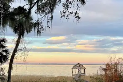 Image de Find peace & recharge at this 2 bedroom 2 bathroom home on beautiful Lake Harris