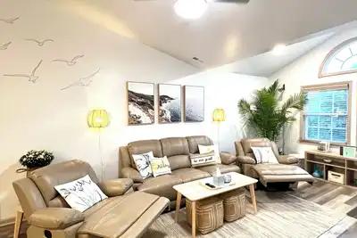 Image de Coast to Coast: 4br/3ba Outer Banks home on two levels with separate entrances