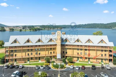 Image de 1st level unit w/communal pool @ Lake Guntersville