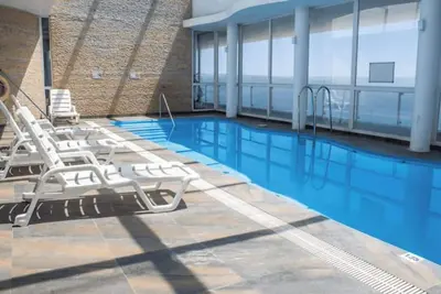 Dept. in Reñaca with excellent location and view\n\n