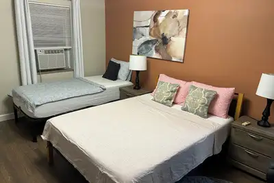 Image de Remodeled 2-bedroom apartment in Clifton WiFi, Ac near Uc and Hospitals