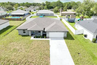 Image de \"Modern 4br, 2ba home: brand new, spacious & family-friendly in prime location! \"