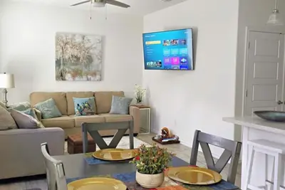 Image de Quiet - Outlet Mall 6mins • W/D • Fenced Backyard • Discounts 30+