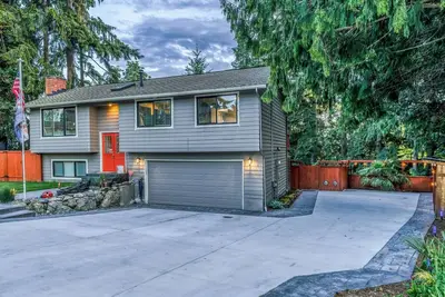 Image de Charming 2-bedroom house with WiFi, Ac in delightful Kirkland. Hot Tub