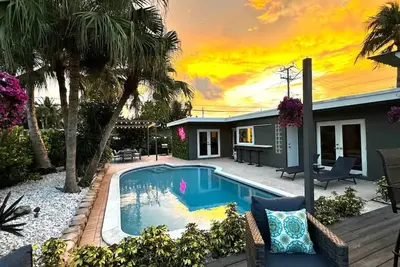 Image de Tropical Oasis with Heated Pool and Cabana Bar