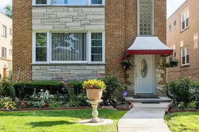 Image de Cozy Private & Spacious 6-bedroom Duplex with Parking in charming Evanston