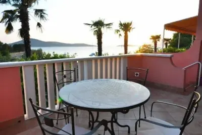 Image de Appartements Njoko (11182-A1) - Prvic Sepurine