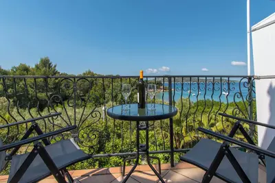 Image de Appartements Njoko (11182-A2) - Prvic Sepurine