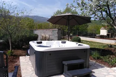 Image de Maison Tamy - with jacuzzi (11214-K1) - Srijane (Omiš)