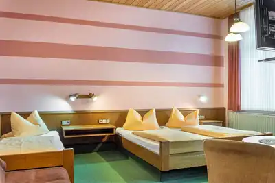 Image de Chambre 6 / 3 - 4 lits avec Wi-Fi