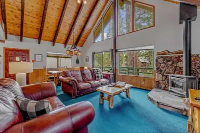 Image de Near Northstar: Wooded Retreat with Deck & Loft