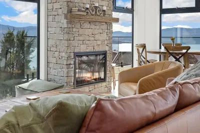 Image de Stone & Crow - Exquisite 4 bedroom with lake views