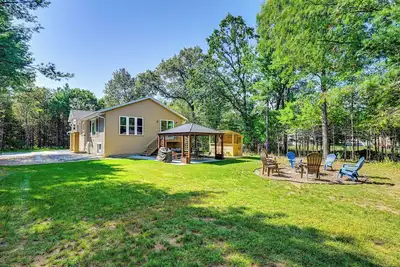 Image de Family Home w/ Hot Tub: 2 Mi to Petenwell Lake!