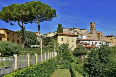 Image de Villa à Lari avec Terrasse et Piscine
