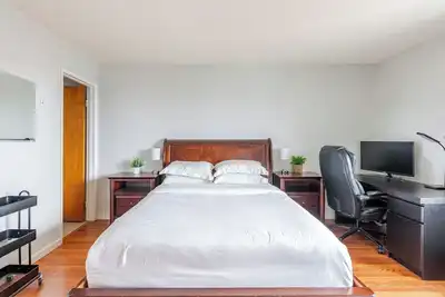 Charming and Safe 3-Bedroom Apartment with 6 Beds, 2 Bath, Ac, WiFi and Parking