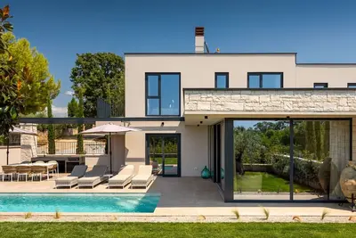 Image de Belle maison de vacances avec Wifi, climatisation, bain à remous, piscine privée, Tv et terrasse